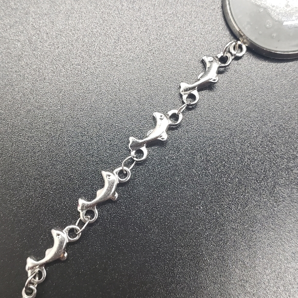 NWOT Silver Tone Dolphin Benzel Adjustable Bracelet - Picture 5 of 7